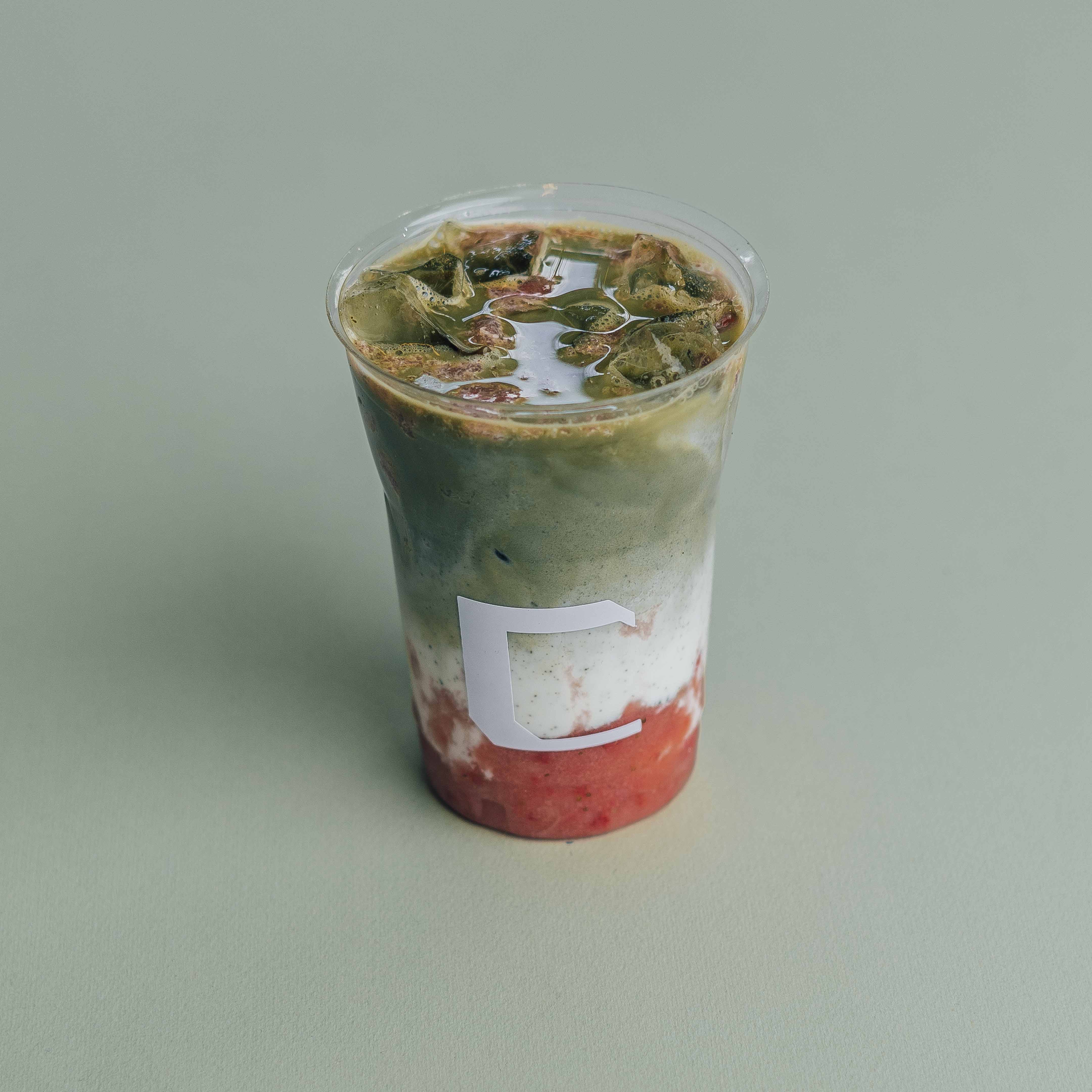 آیس ماچا لاته توت فرنگی