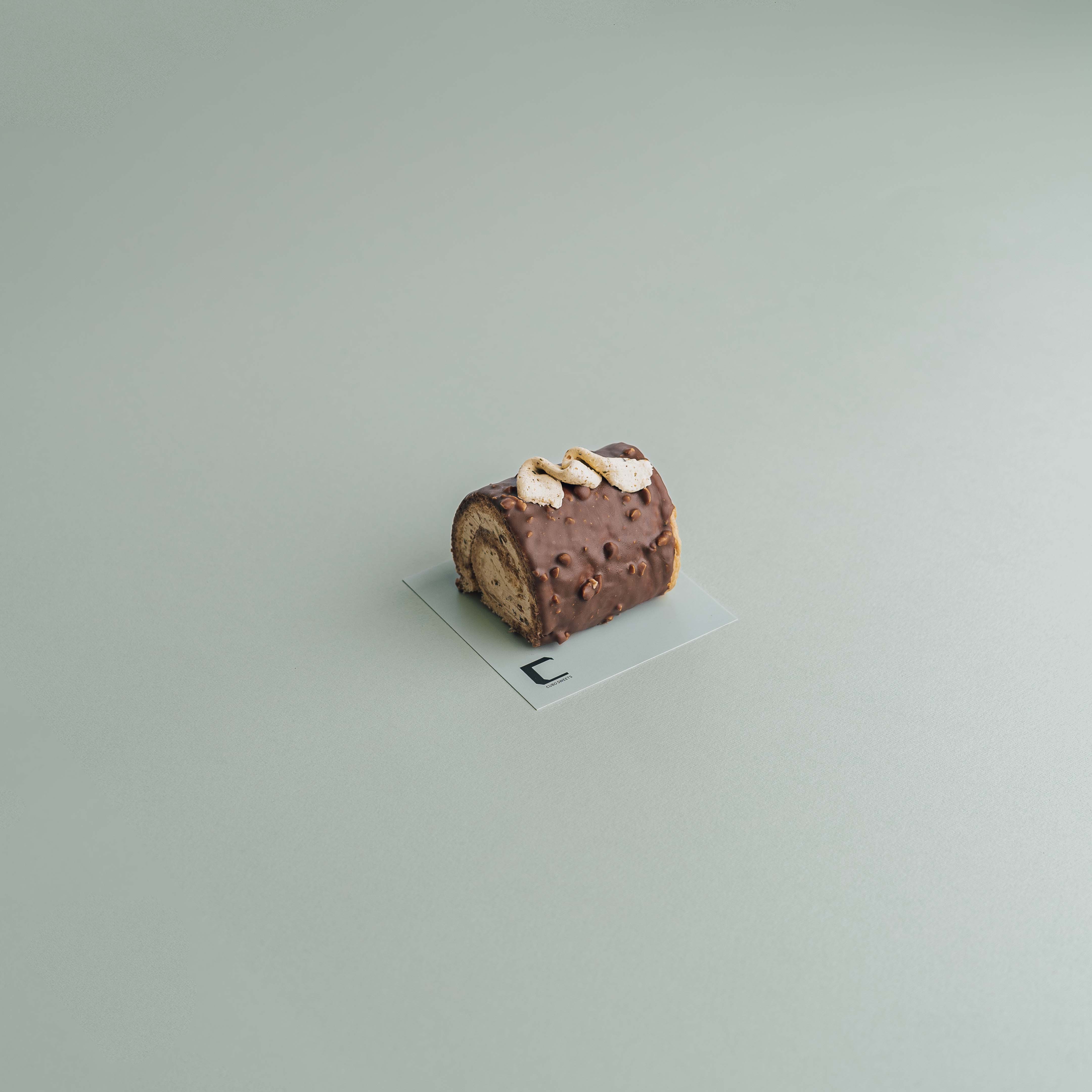 رولت شکلات پسته